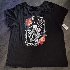 TORRID- DISTRESSED LOVERS TSHIRT